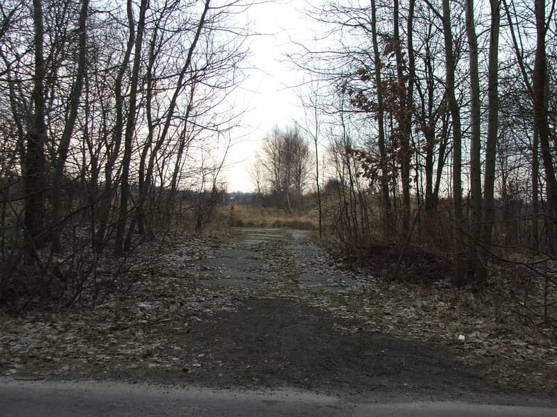 689 m2 - działka bud.